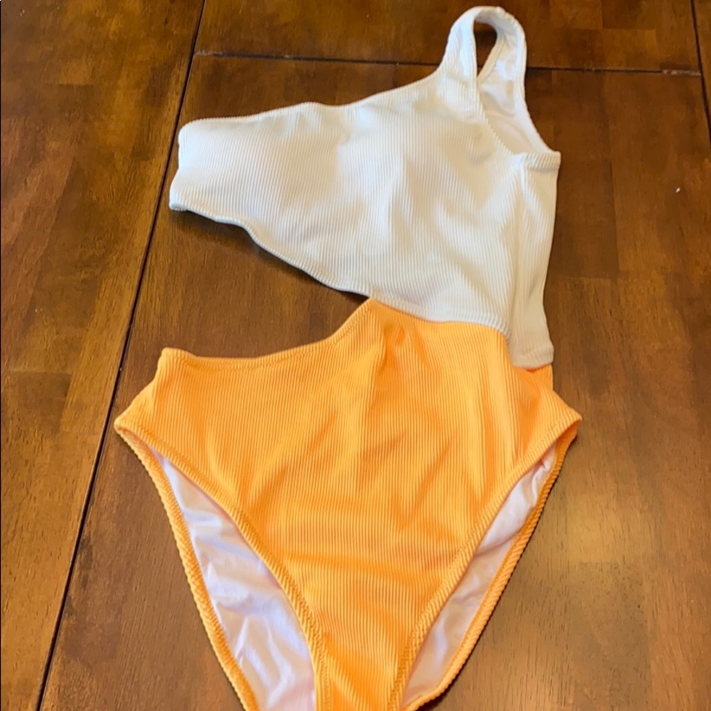 One piece cutout swimsuit